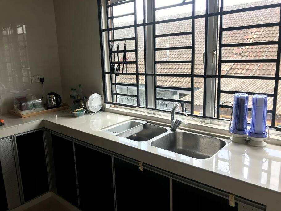 Terrace House Near Stulang Laut Ciq Midvalley Ksl For 7Pax Johor Bahru Zewnętrze zdjęcie