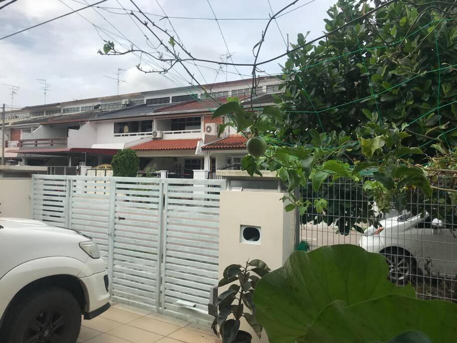Terrace House Near Stulang Laut Ciq Midvalley Ksl For 7Pax Johor Bahru Zewnętrze zdjęcie