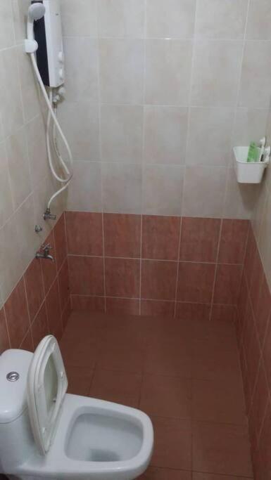 Terrace House Near Stulang Laut Ciq Midvalley Ksl For 7Pax Johor Bahru Zewnętrze zdjęcie