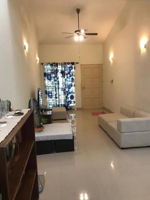 Terrace House Near Stulang Laut Ciq Midvalley Ksl For 7Pax Johor Bahru Zewnętrze zdjęcie