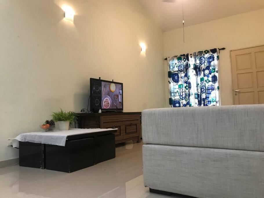 Terrace House Near Stulang Laut Ciq Midvalley Ksl For 7Pax Johor Bahru Zewnętrze zdjęcie
