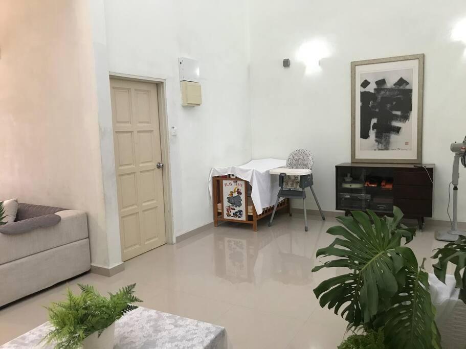 Terrace House Near Stulang Laut Ciq Midvalley Ksl For 7Pax Johor Bahru Zewnętrze zdjęcie